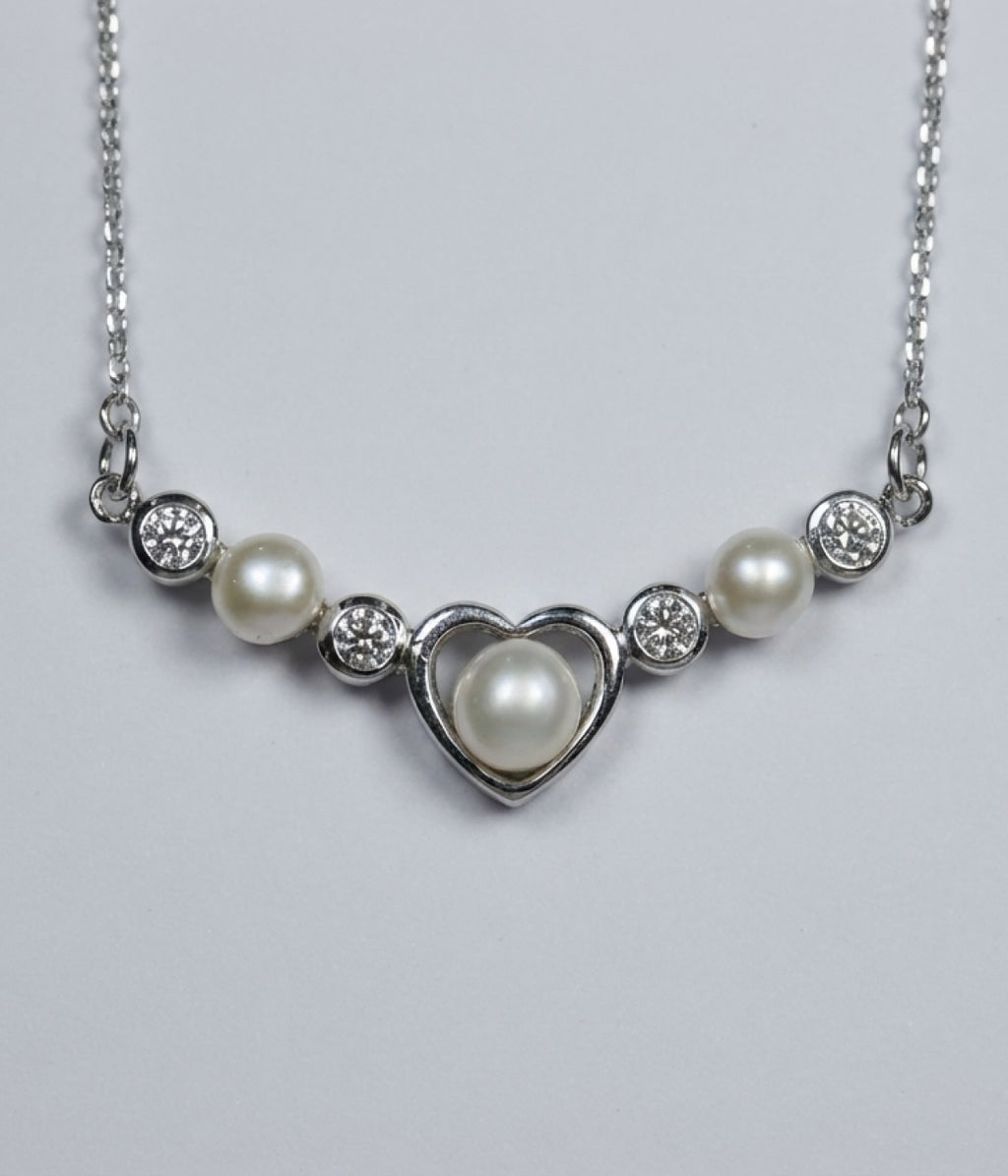 Nyra Pearl Necklace